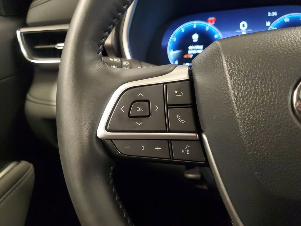 Used 2024 Toyota Highlander Limited image 23