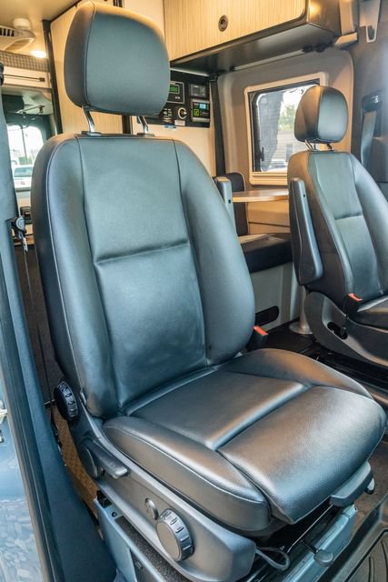 Used 2021 Mercedes-Benz Sprinter 2500 image 39