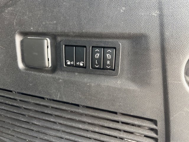 Used 2021 GMC Yukon XL Denali image 9