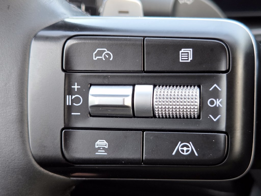 Used 2024 Hyundai Santa Fe SE AWD/4WD image 9