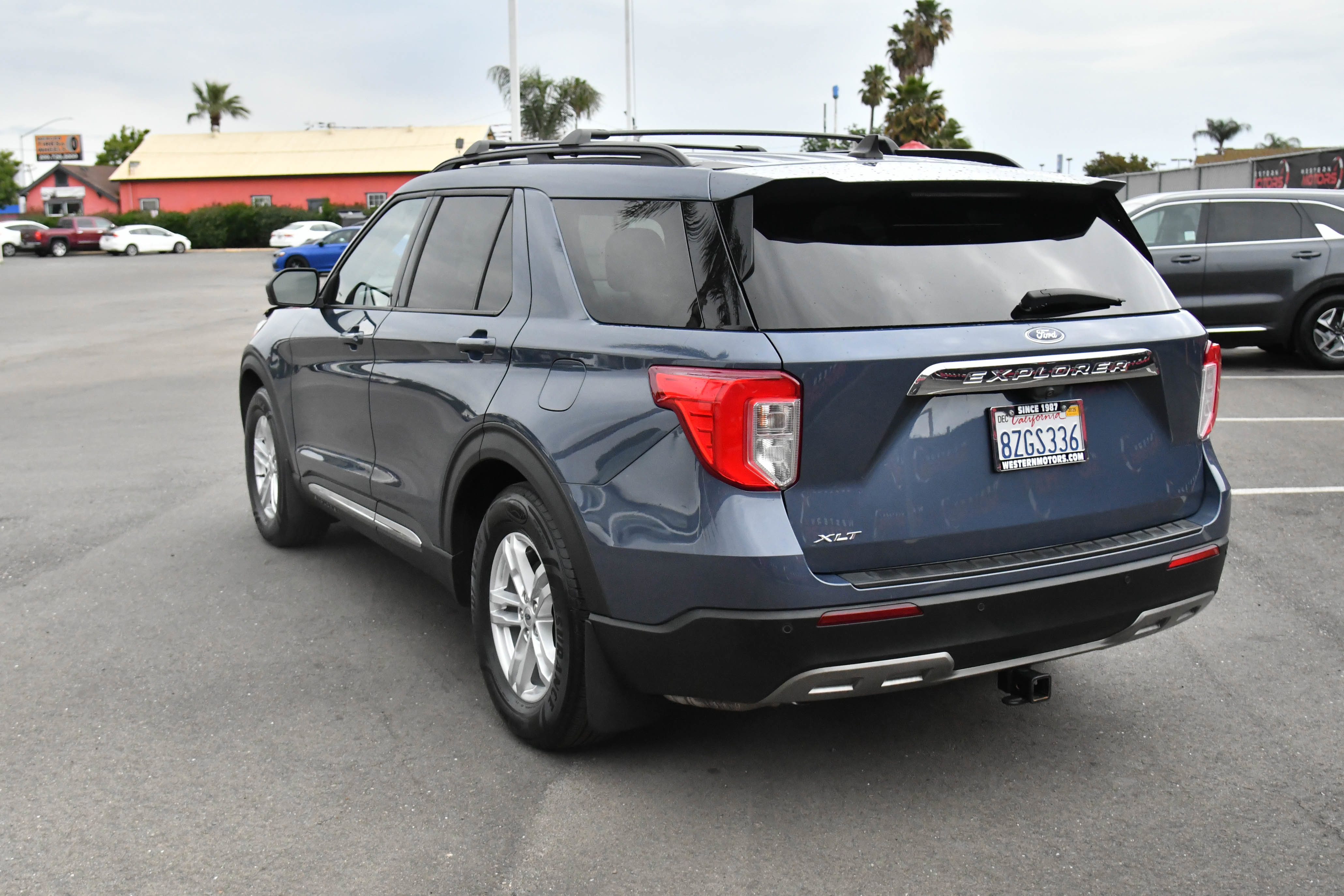 Used 2021 Ford Explorer XLT w/ Equipment Group 202A RWD image 6