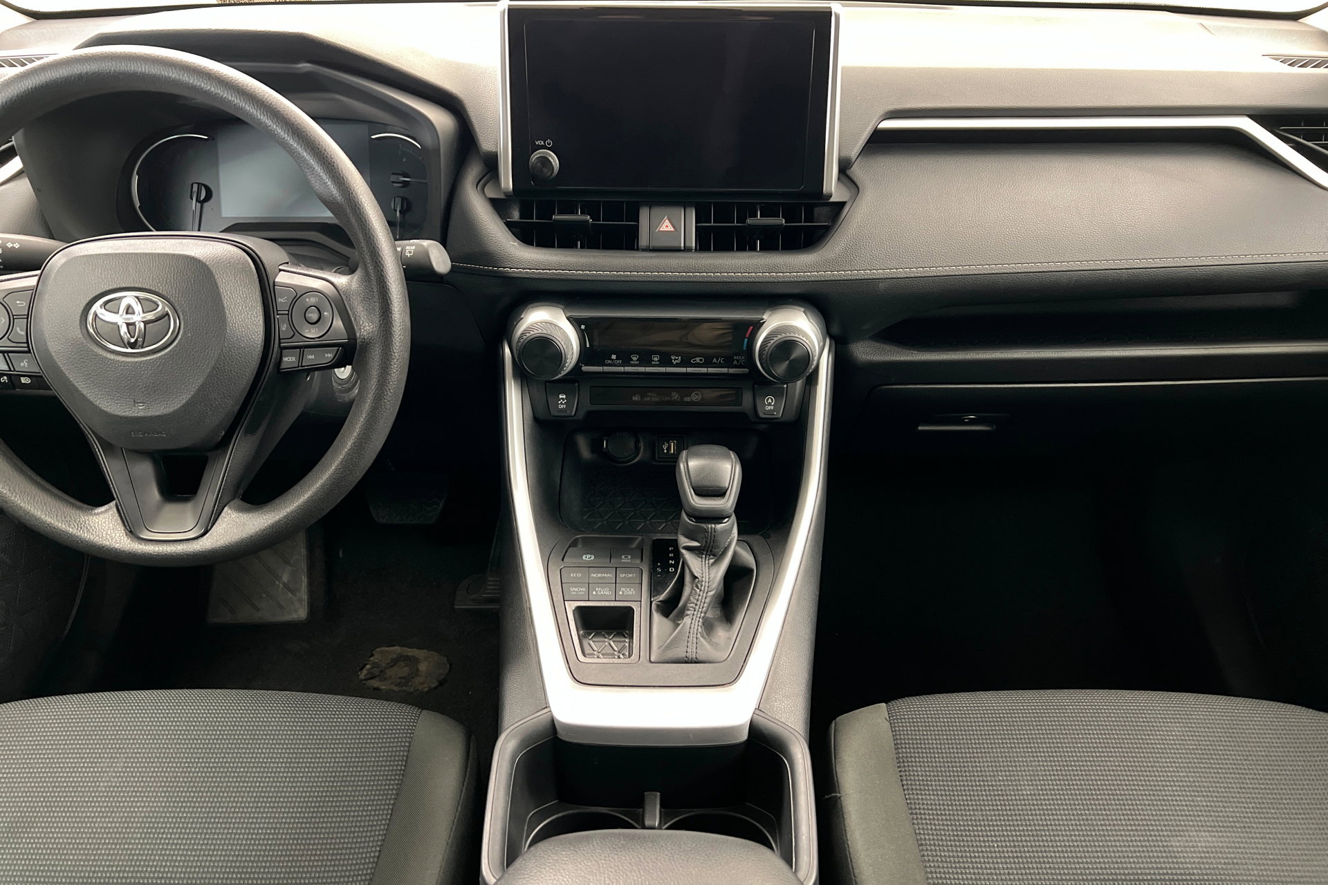 Used 2024 Toyota RAV4 LE image 14