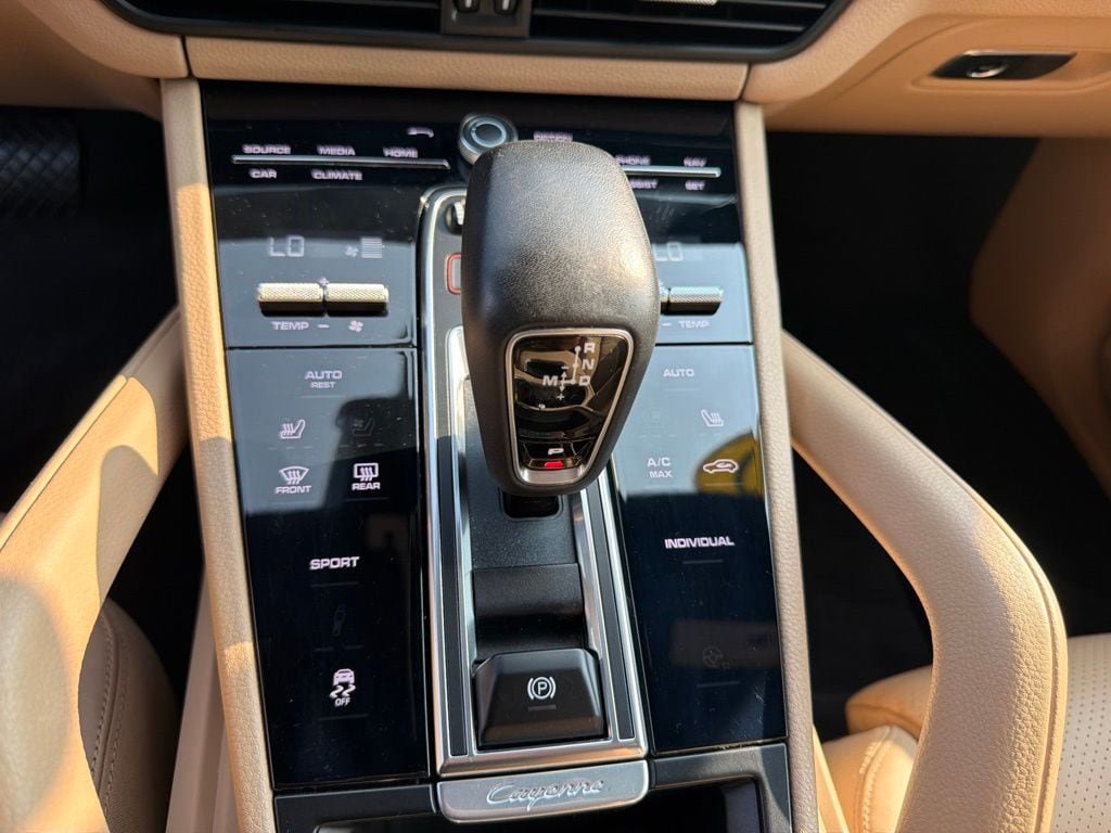 Used 2020 Porsche Cayenne AWD/4WD image 19
