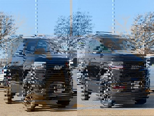 Used 2023 GMC Acadia AT4 w/ Technology Package image 2