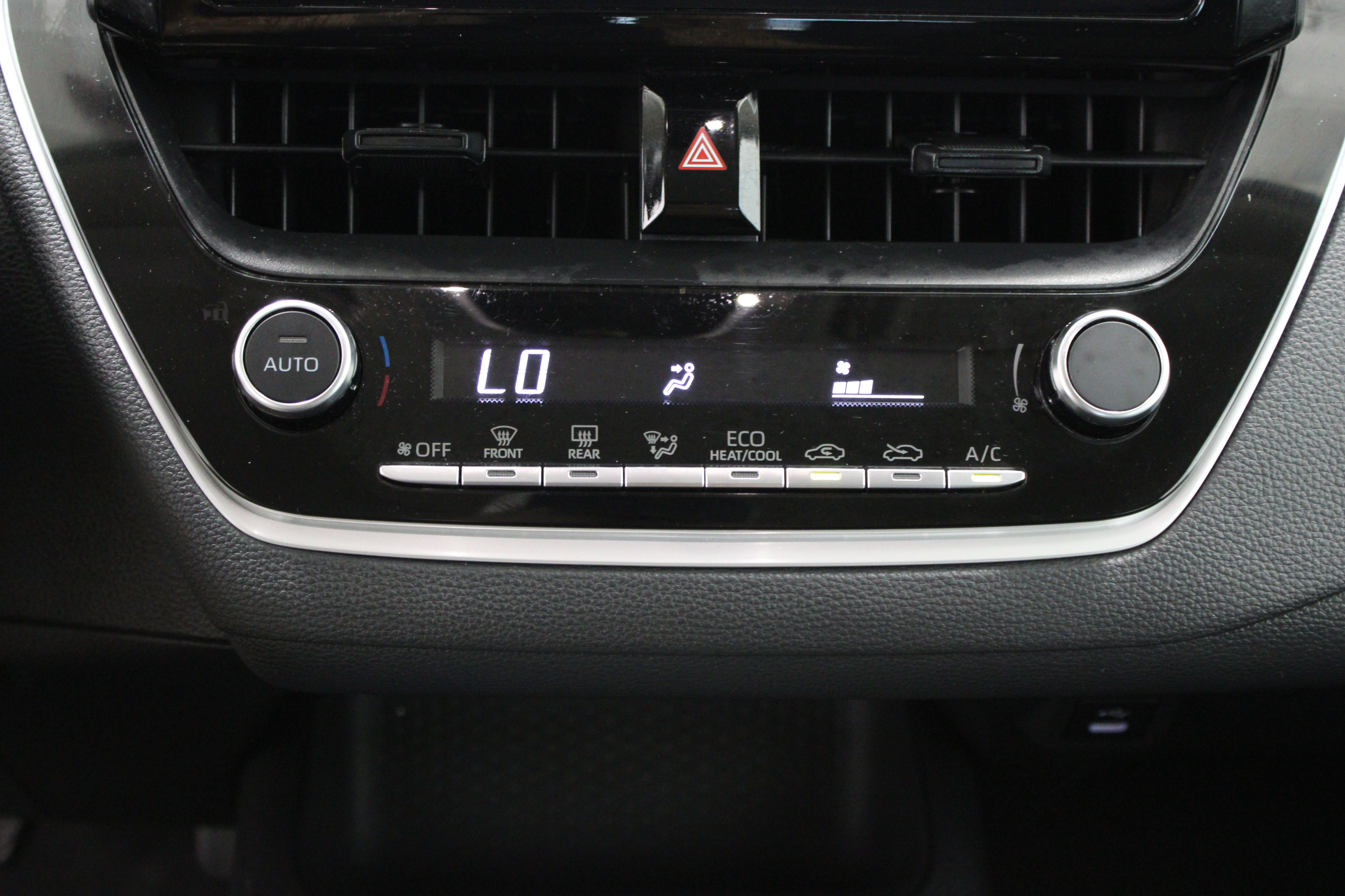 Used 2025 Toyota Corolla LE FWD image 18