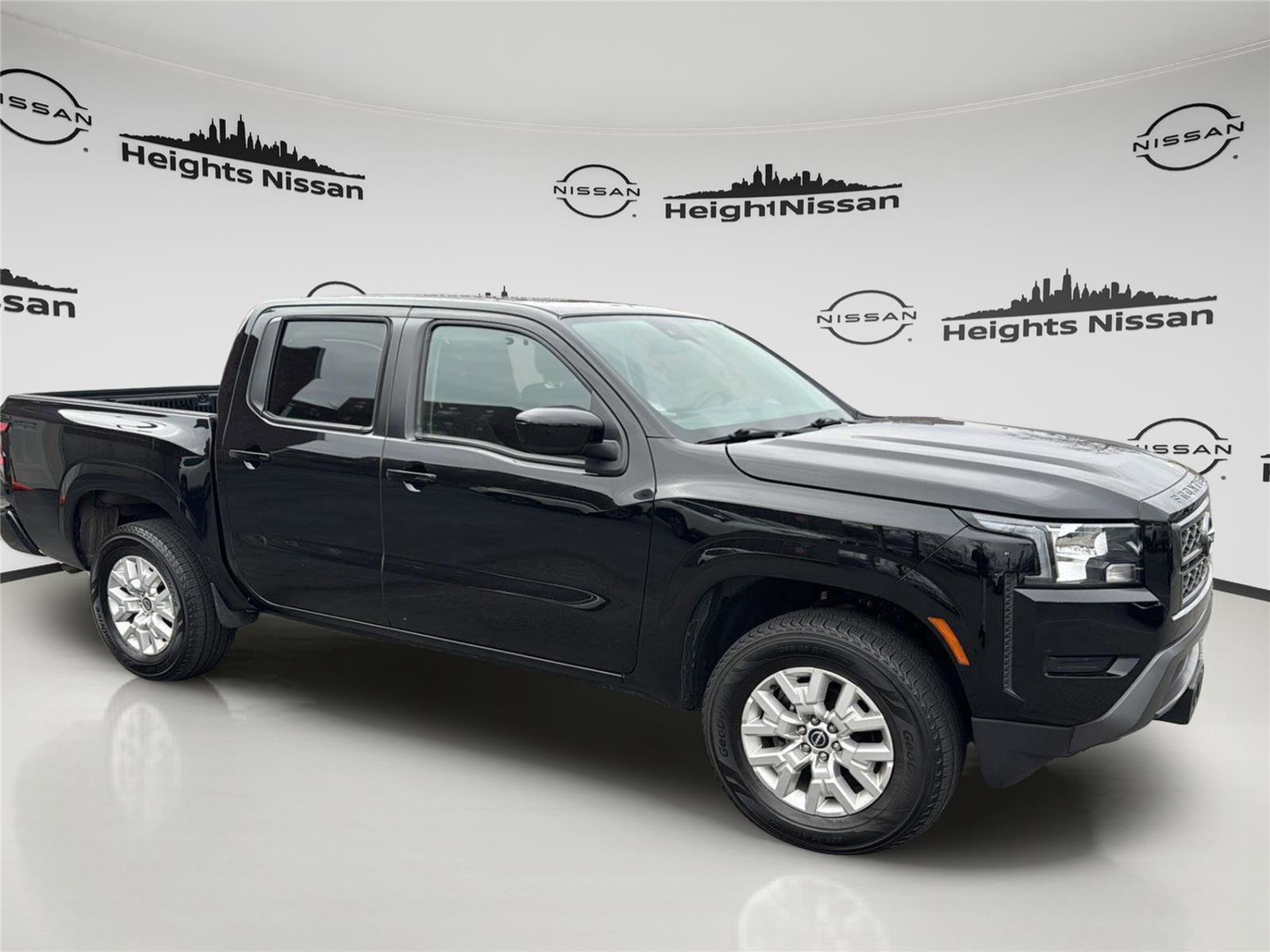 Used 2023 Nissan Frontier SV image 9