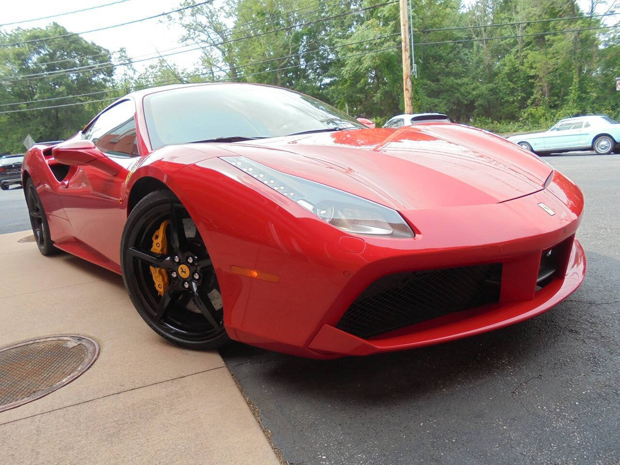 Used 2017 Ferrari 488 GTB RWD image 2
