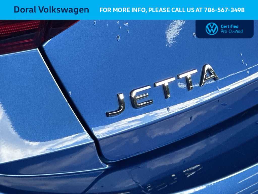 Certified 2023 Volkswagen Jetta SE w/ Panoramic Sunroof Package FWD image 10