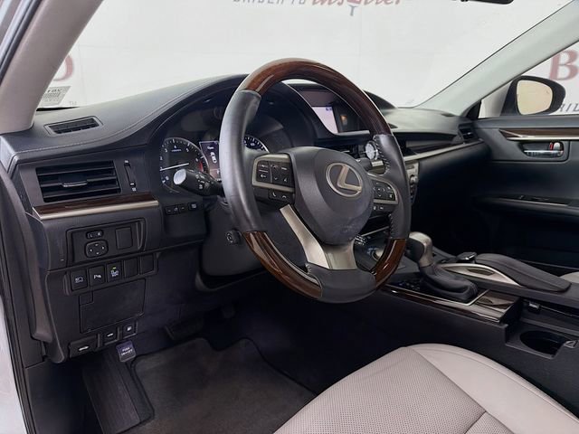 Used 2016 Lexus ES 350 w/ Luxury Package w/Wood Trim FWD image 11