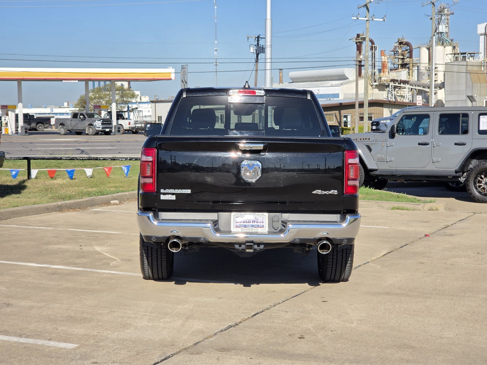 Used 2022 RAM 1500 Laramie AWD/4WD image 8