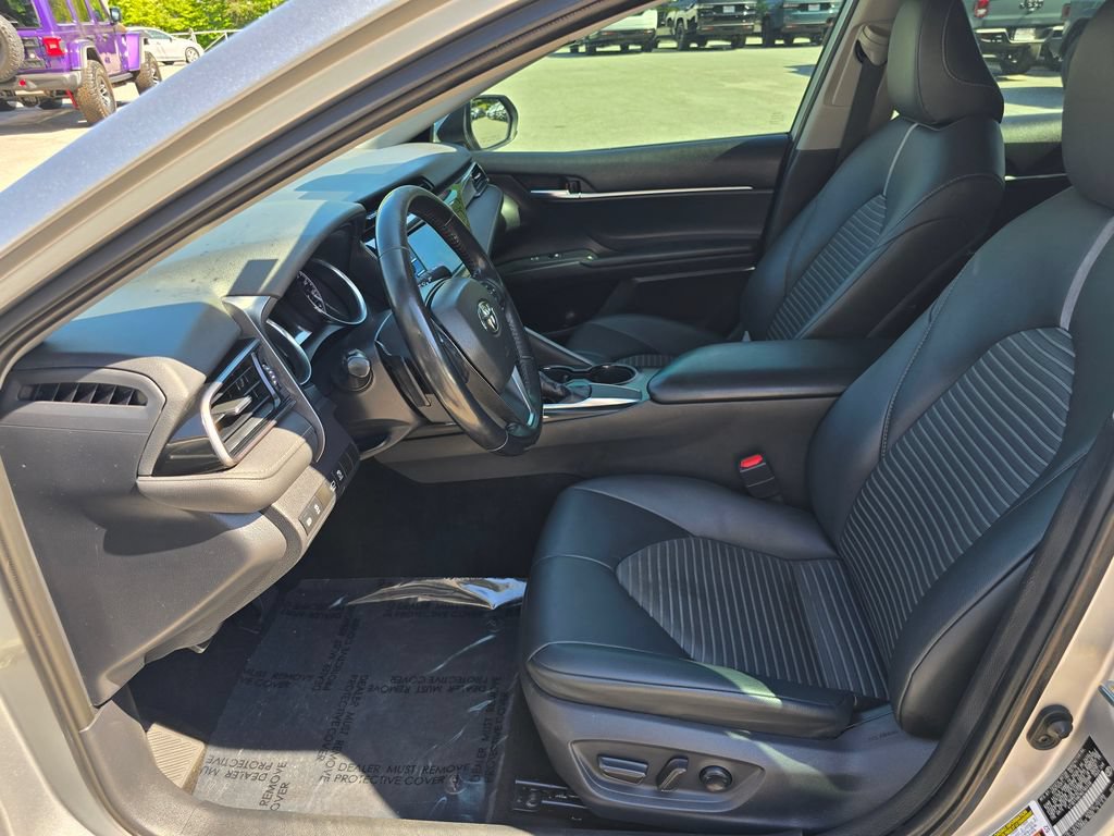 Used 2019 Toyota Camry SE FWD image 4