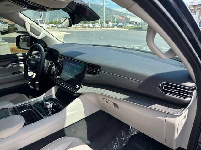 Used 2023 Jeep Wagoneer L Series III w/ Premium Group I AWD/4WD image 34