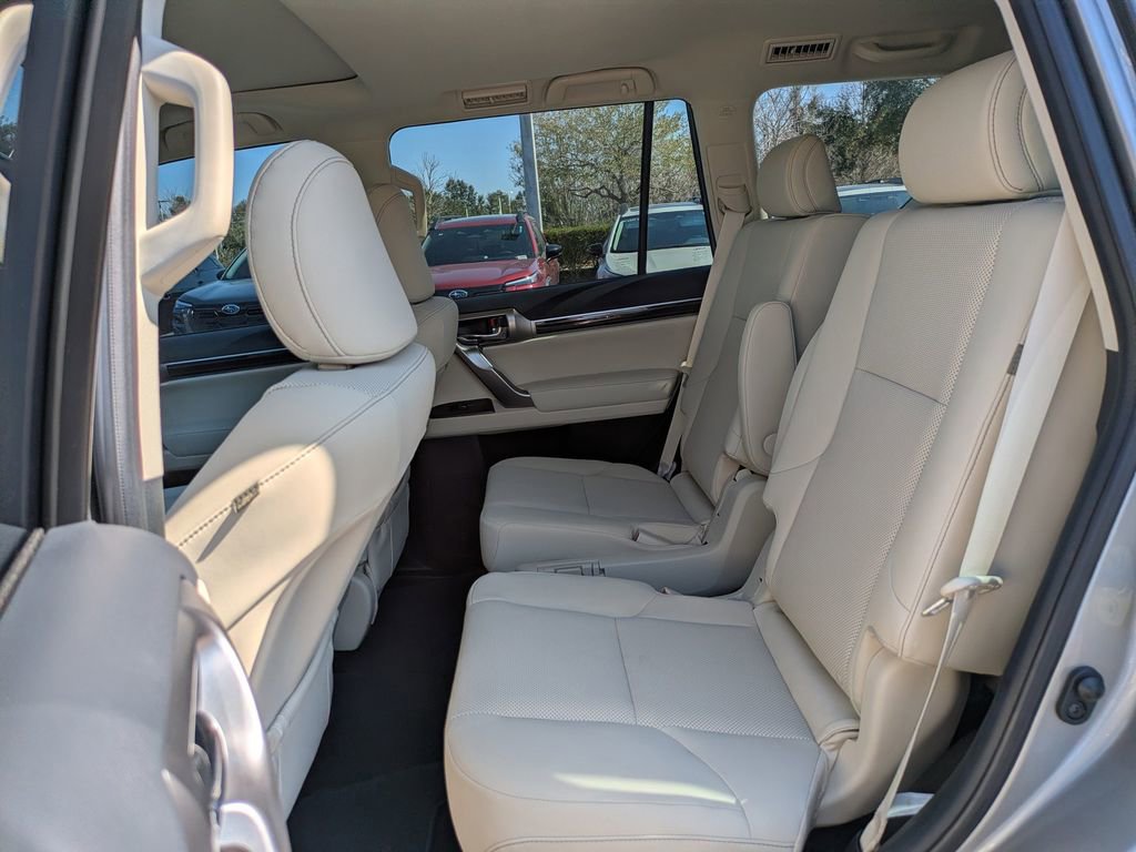 Used 2023 Lexus GX 460 Premium w/ Accessory Package image 13