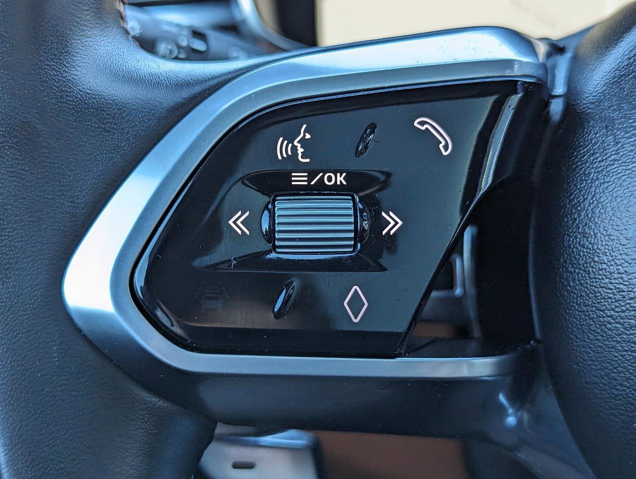 Used 2023 Jaguar F-PACE SVR image 16