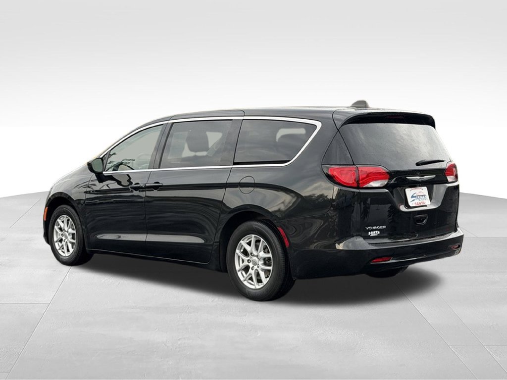 Used 2024 Chrysler Voyager LX FWD image 16