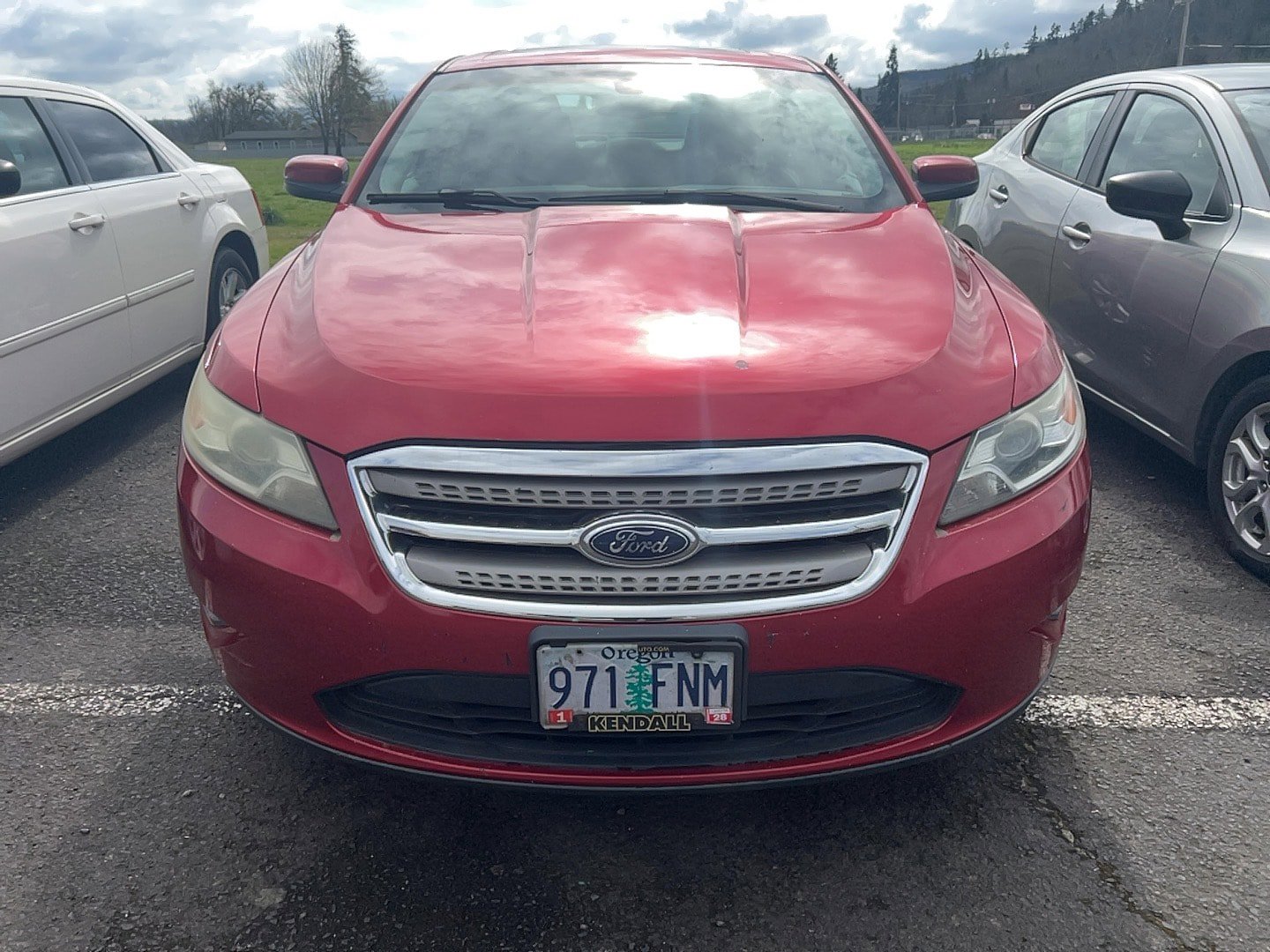 Used 2010 Ford Taurus SEL image 3