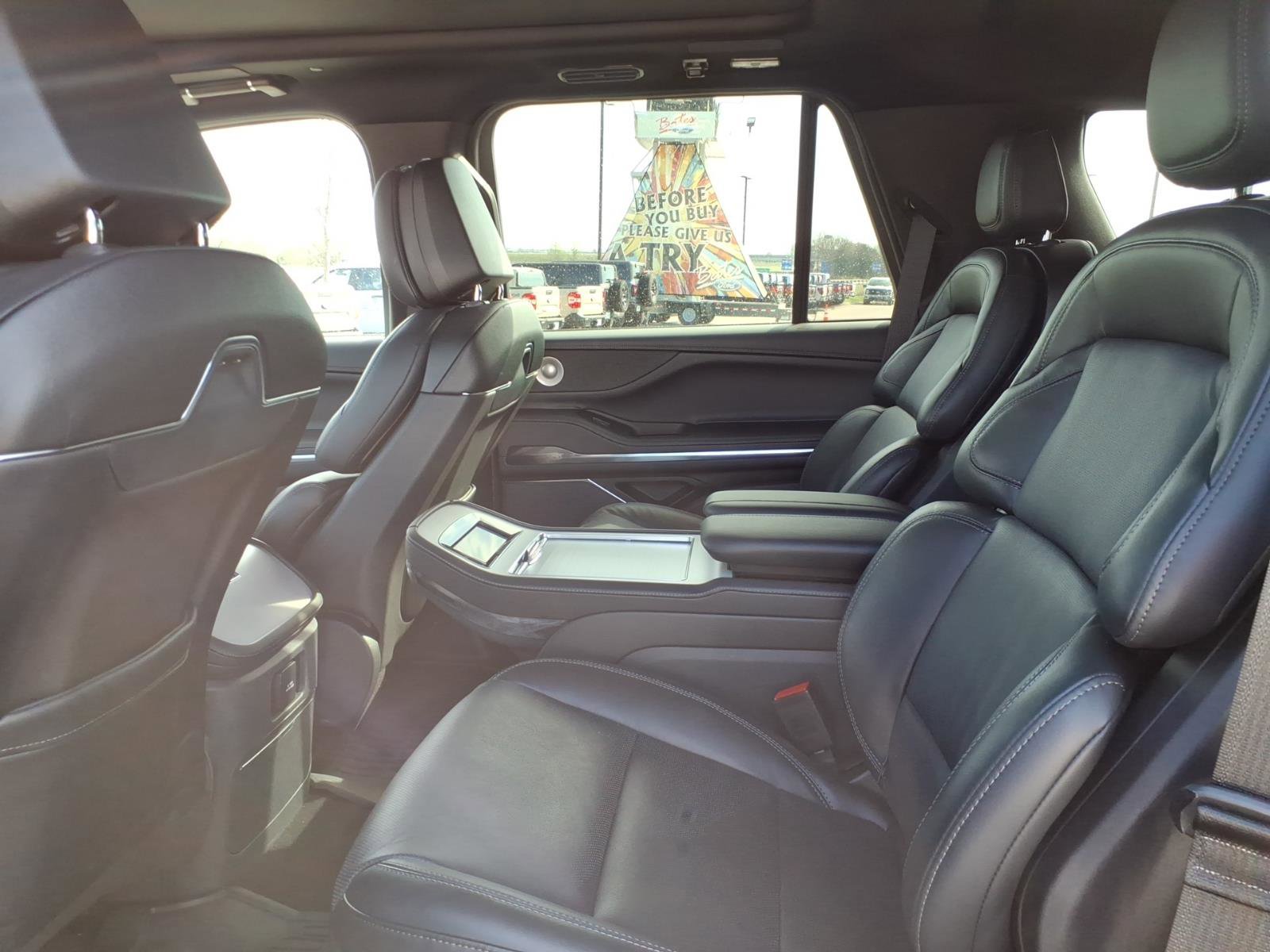 Used 2025 Lincoln Navigator Reserve w/ Jet Appearance Package image 14