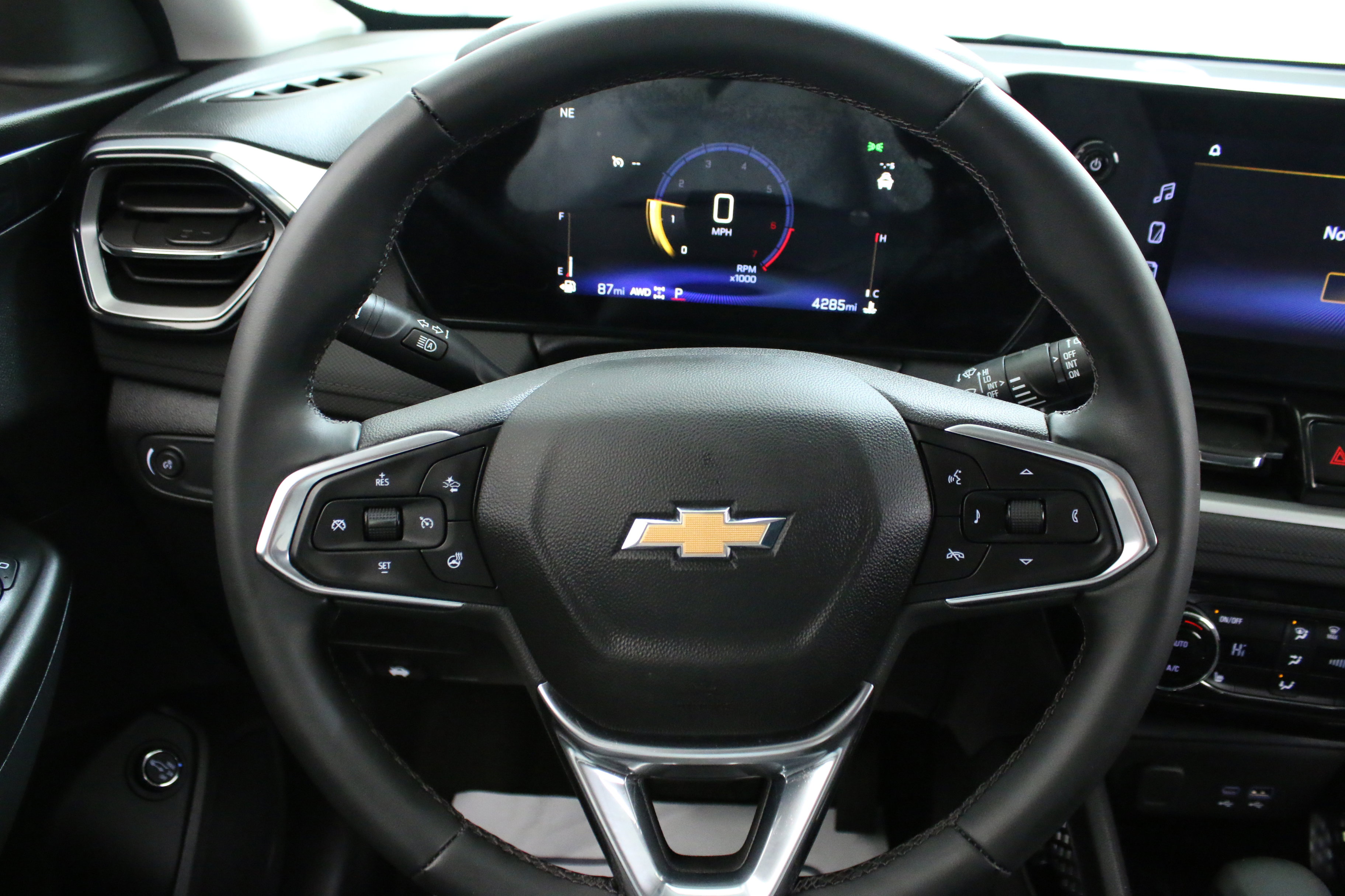 Used 2024 Chevrolet TrailBlazer LT w/ Convenience Package AWD/4WD image 13