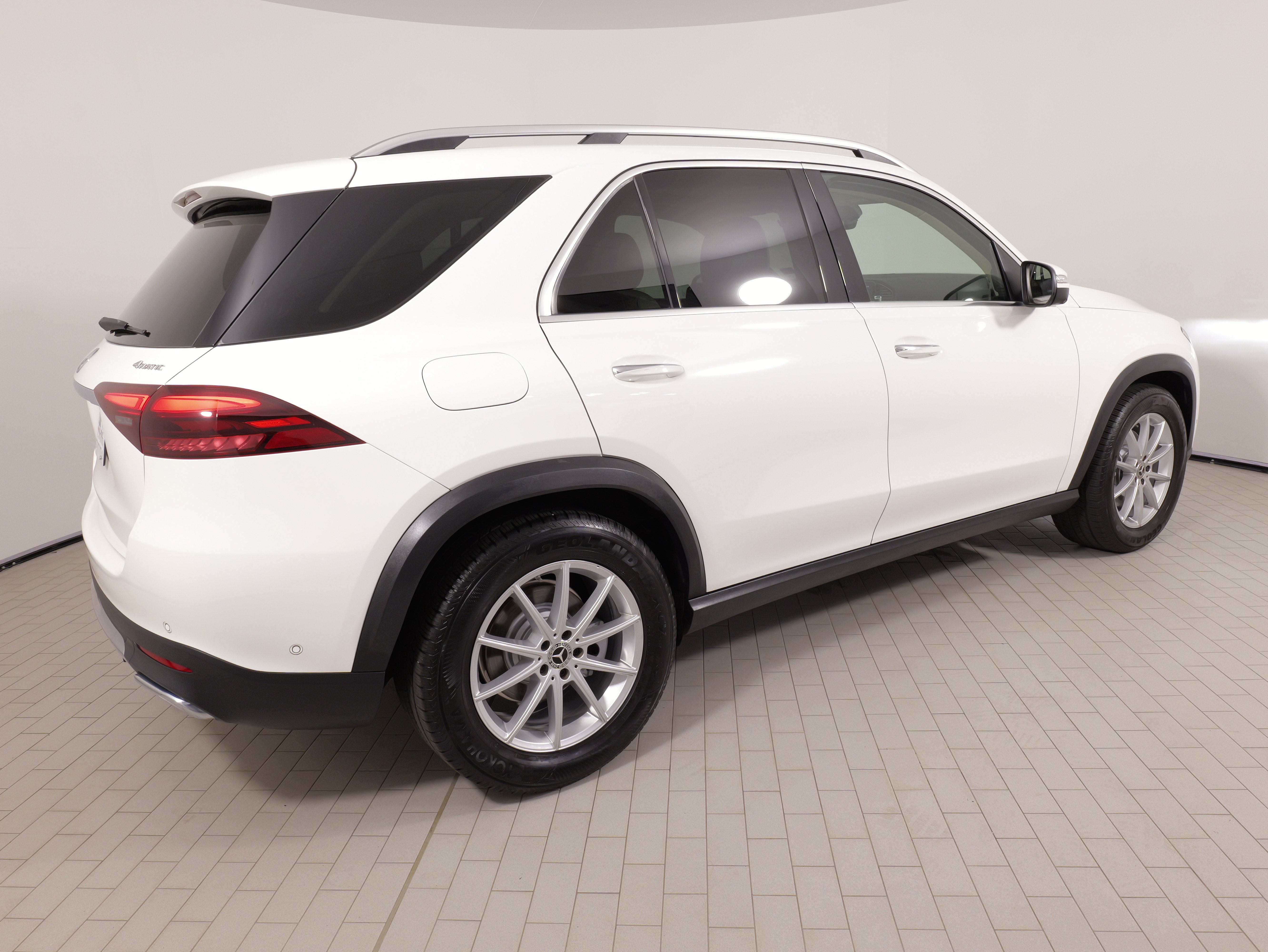 Used 2024 Mercedes-Benz GLE 350 4MATIC image 10