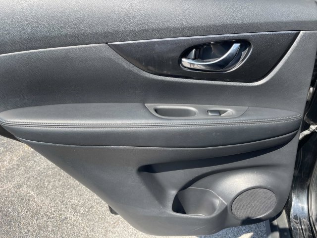 Used 2020 Nissan Rogue SV FWD image 19