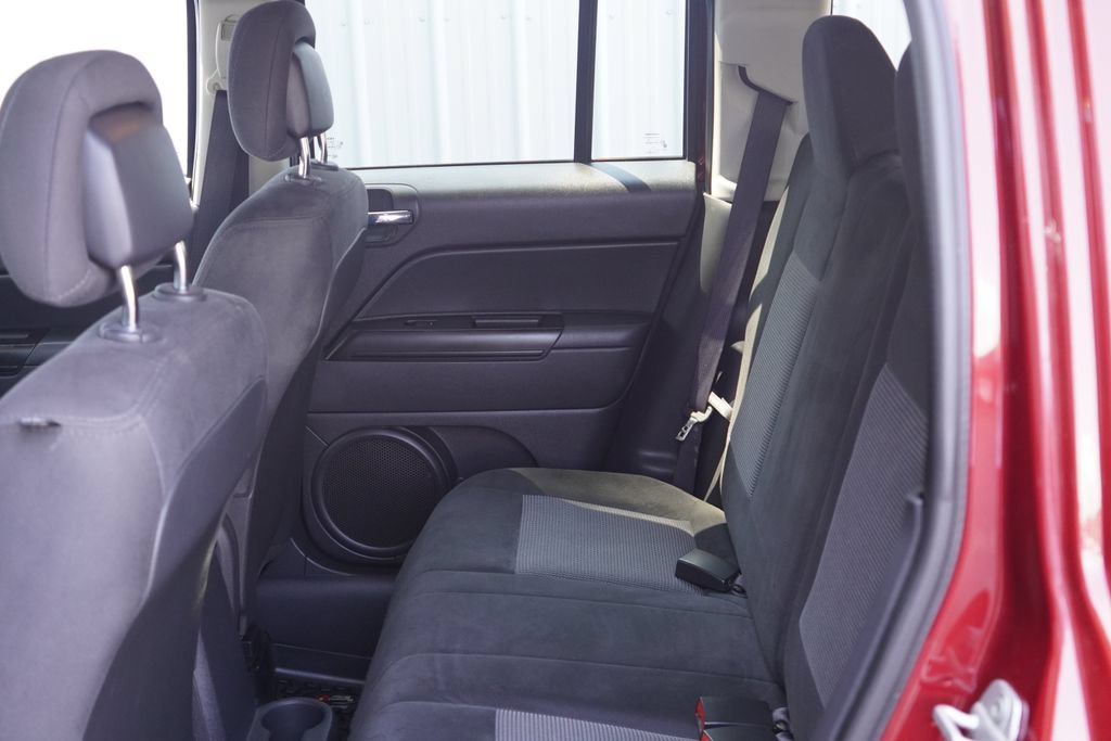 Used 2014 Jeep Patriot Latitude w/ Sun/Sound Group AWD/4WD image 28