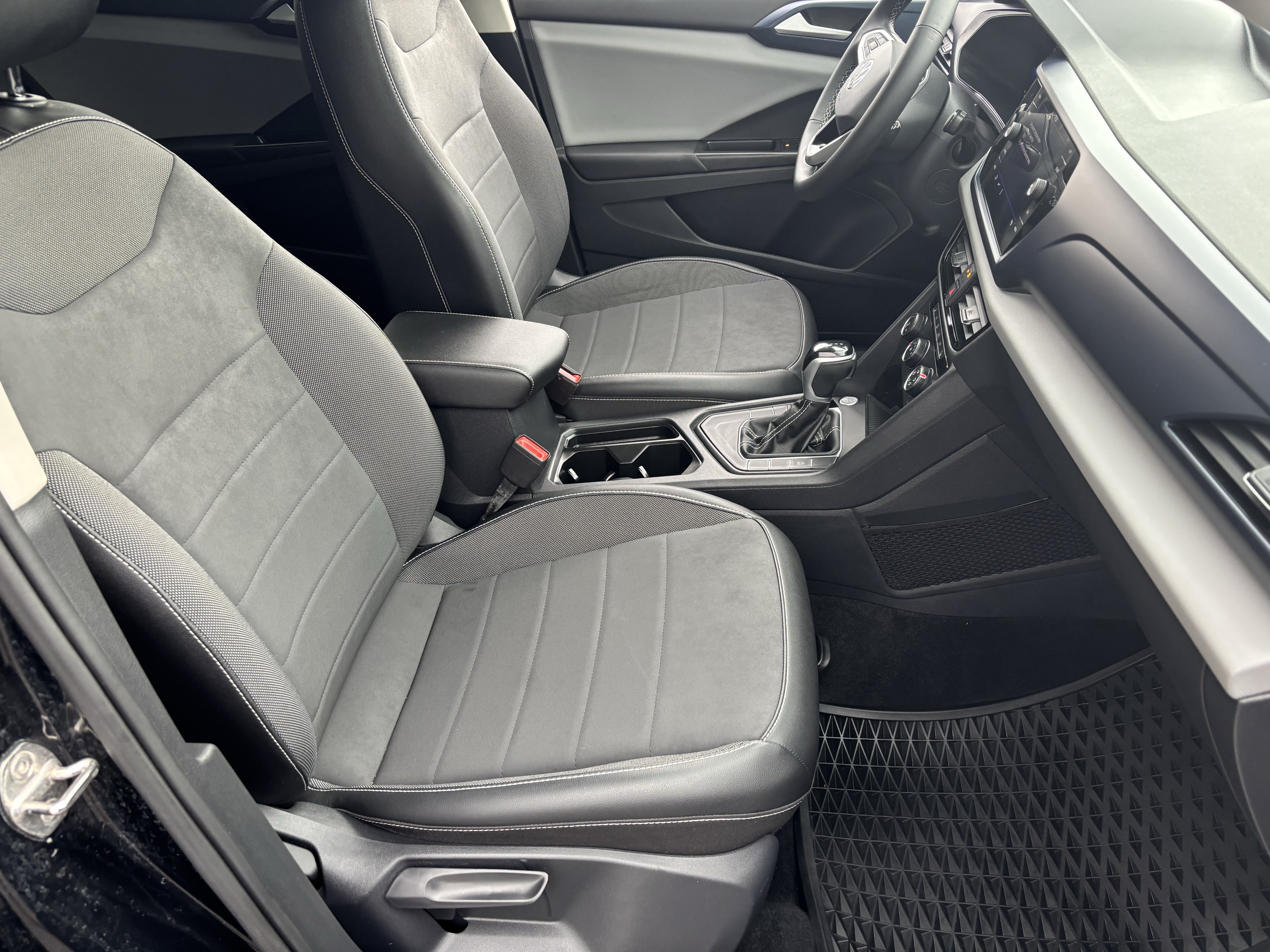 New 2026 Volkswagen Taos SE FWD image 10