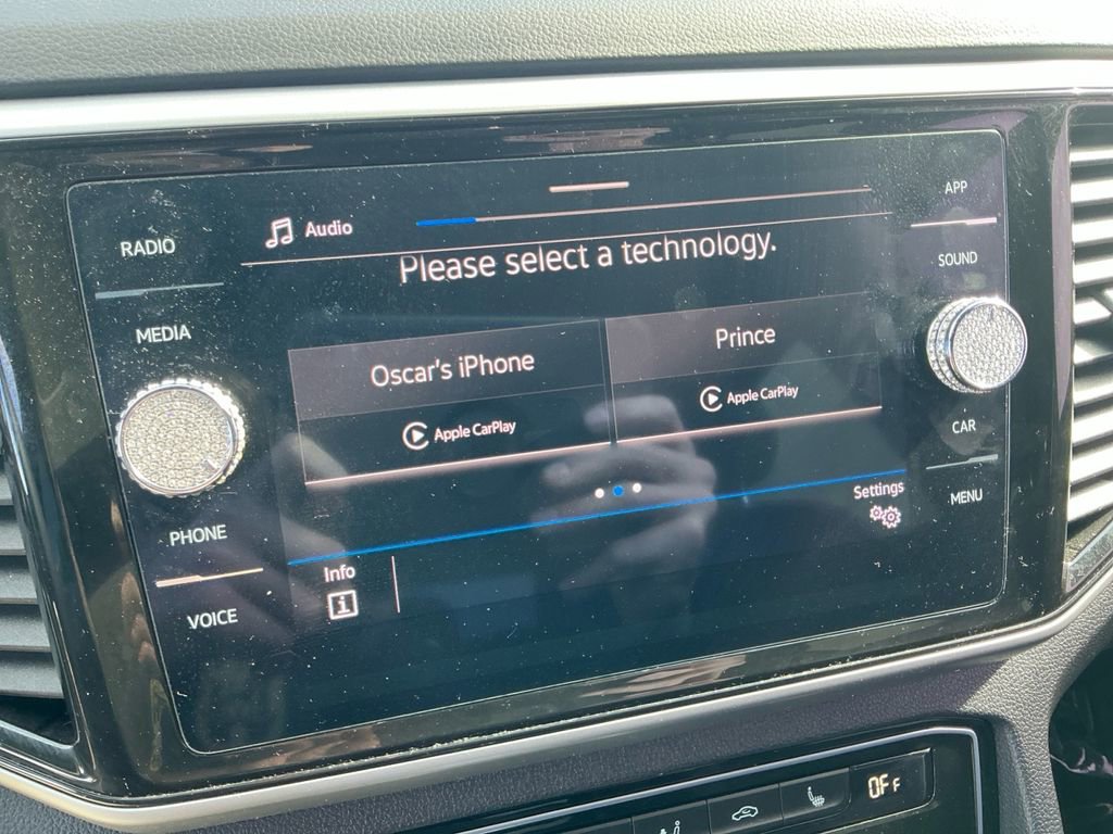 Used 2022 Volkswagen Atlas Cross Sport SE image 17