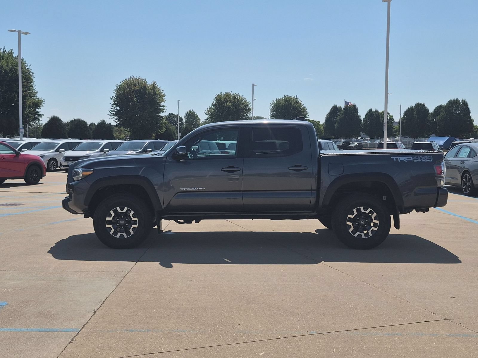 Used 2021 Toyota Tacoma TRD Off-Road w/ TRD Premium Off Road Package AWD/4WD image 9