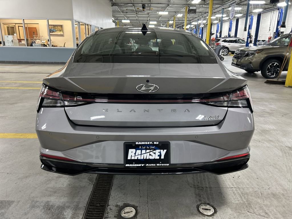 Used 2021 Hyundai Elantra Limited image 7