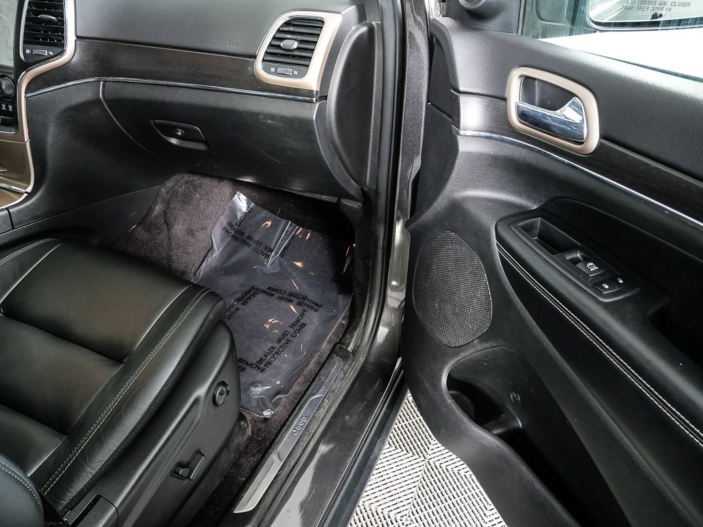 Used 2017 Jeep Grand Cherokee Limited AWD/4WD image 24