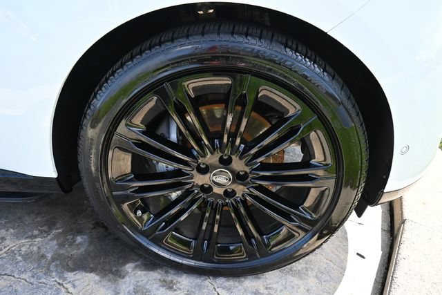 Used 2025 Land Rover Range Rover SE AWD/4WD image 11