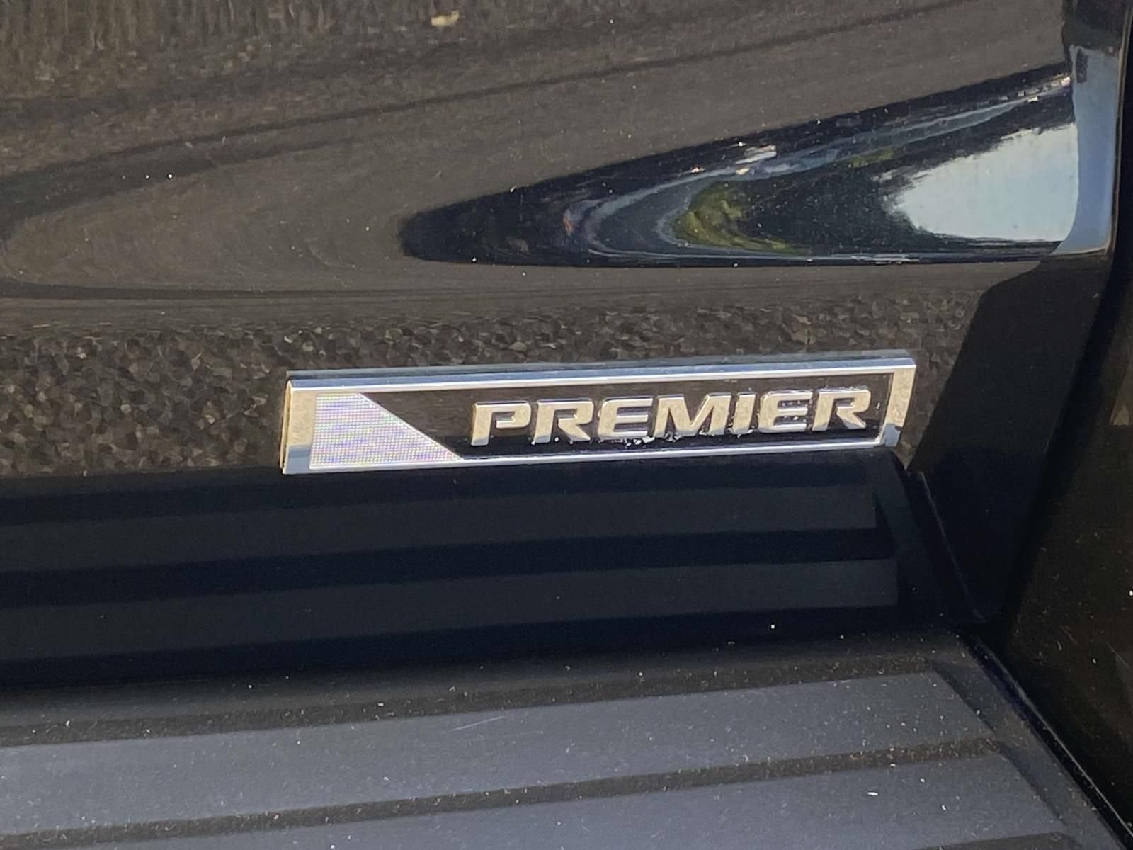 Used 2018 Chevrolet Tahoe Premier AWD/4WD image 18