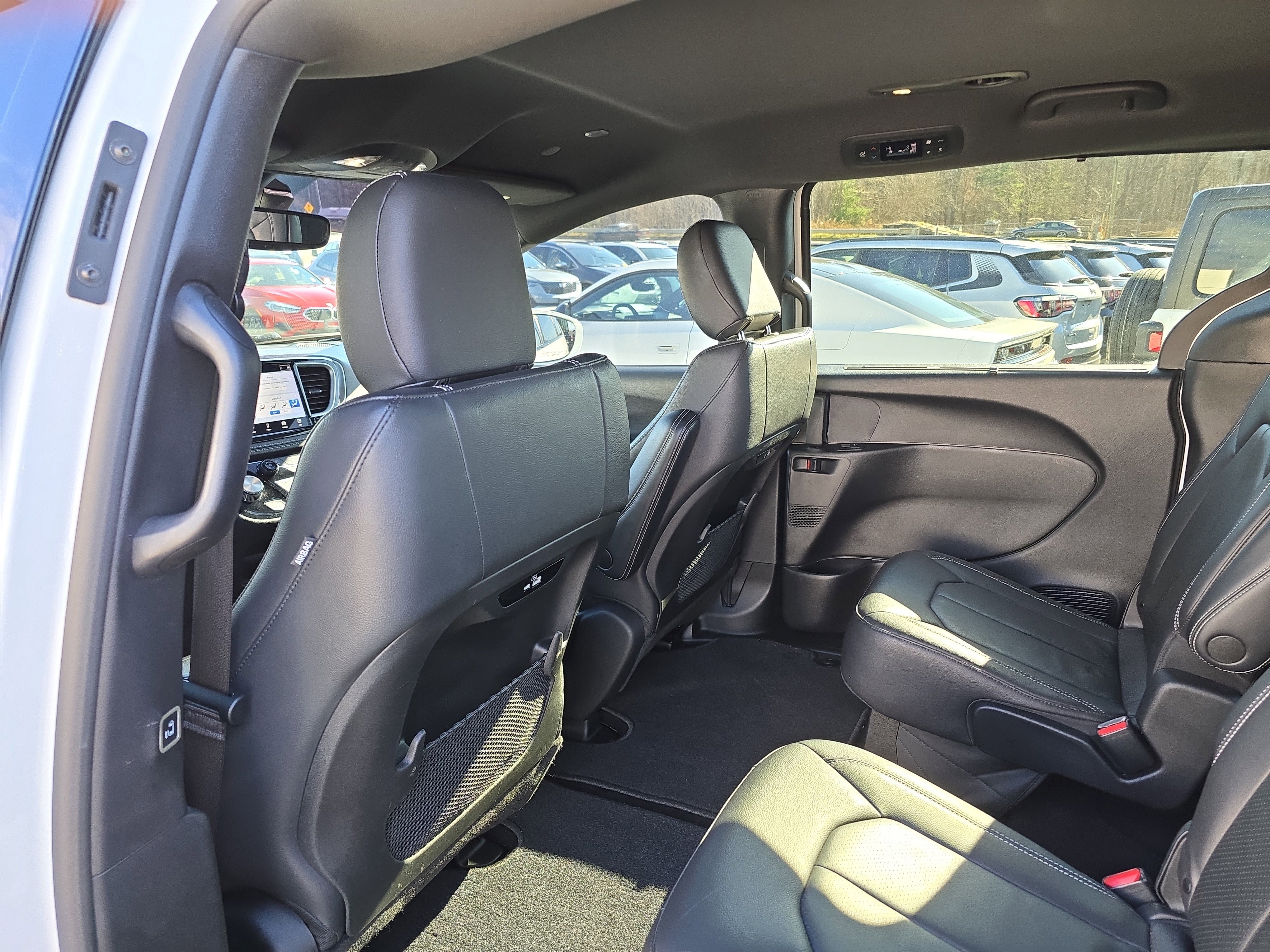 Used 2022 Chrysler Pacifica Touring-L w/ S Appearance Package image 17