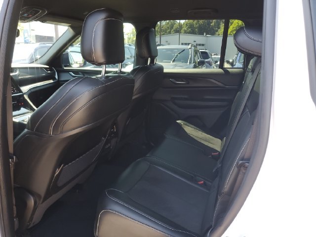 Certified 2024 Jeep Grand Cherokee Altitude RWD image 15