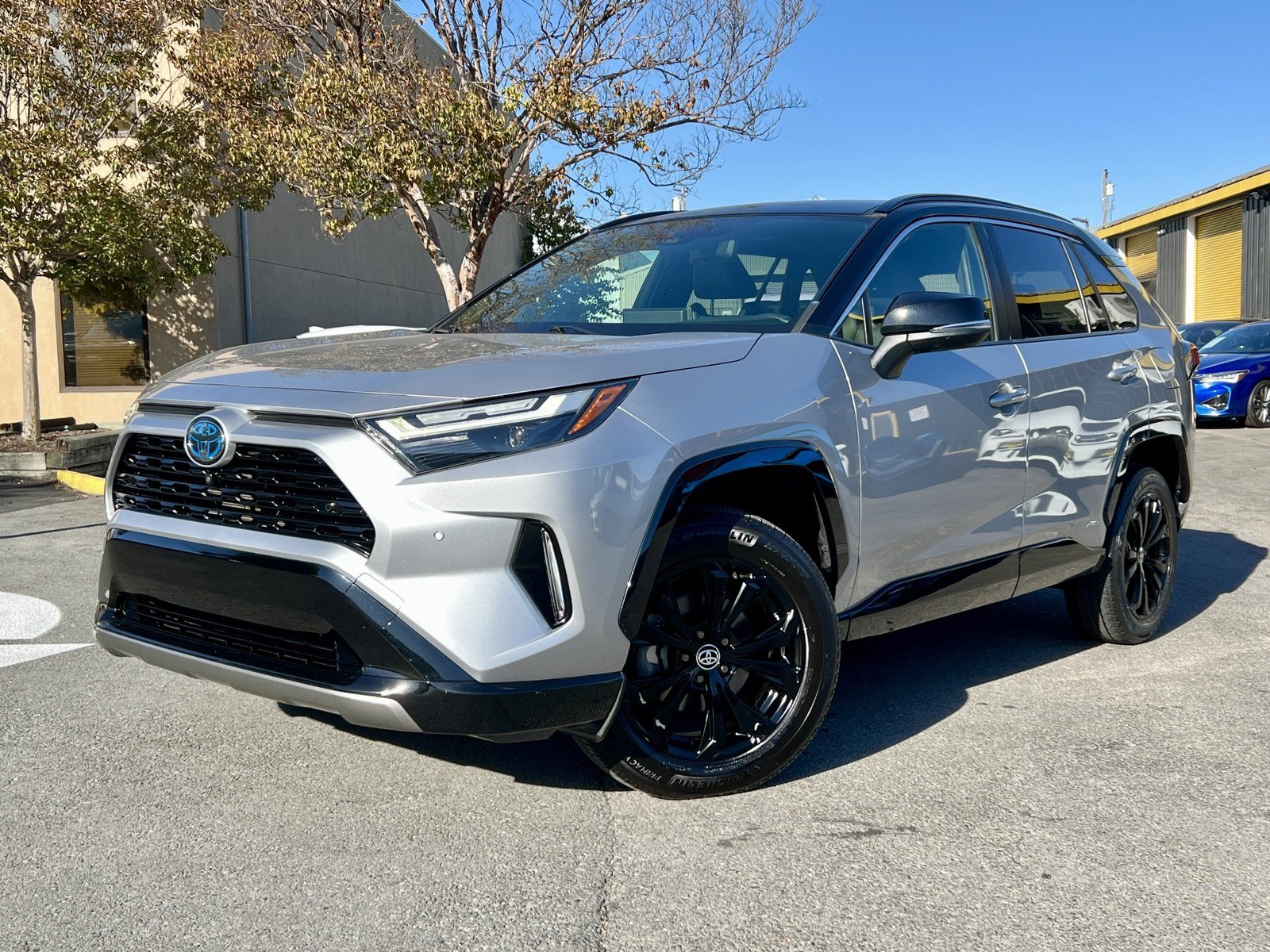 Used 2022 Toyota RAV4 XSE AWD/4WD image 2