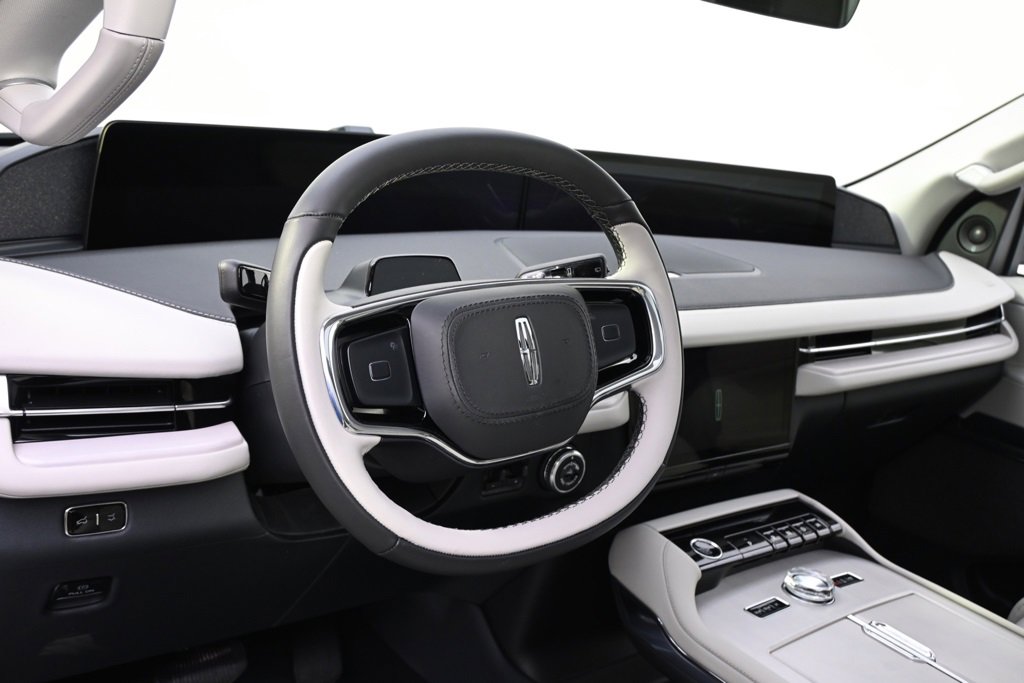 New 2025 Lincoln Navigator Reserve image 11