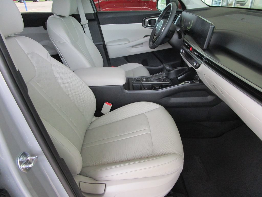 Used 2025 Kia Sorento S w/ Panoramic Sunroof Package FWD image 23