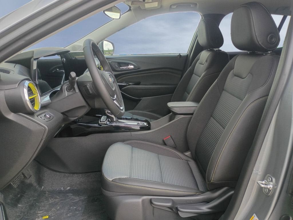 New 2026 Chevrolet Trax LT w/ Sunroof Package image 9