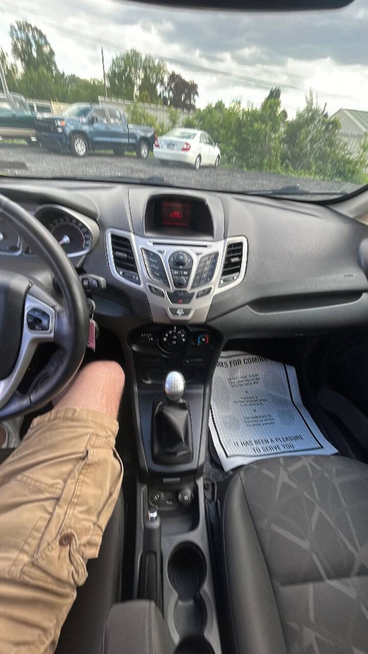 Used 2012 Ford Fiesta SES FWD image 12