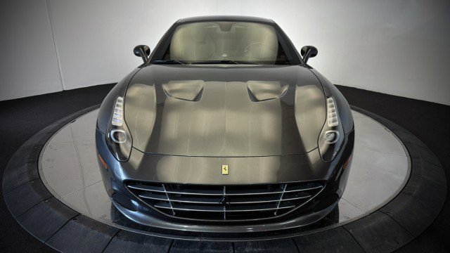 Used 2015 Ferrari California T image 27
