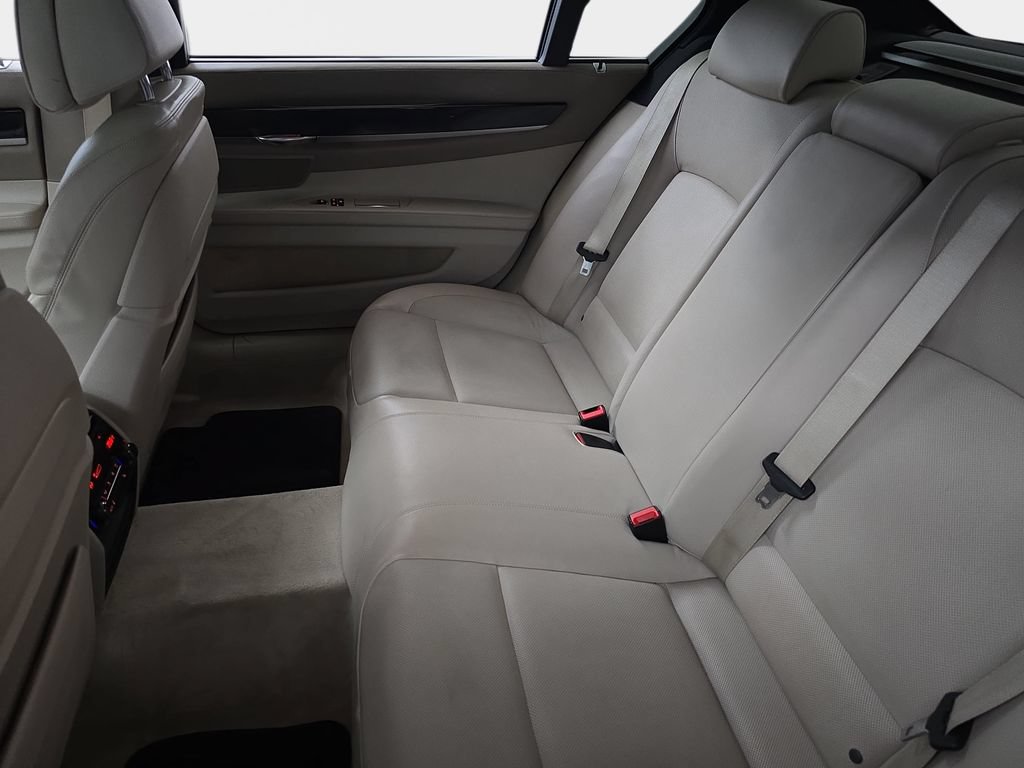 Used 2014 BMW 750Li xDrive AWD/4WD image 17