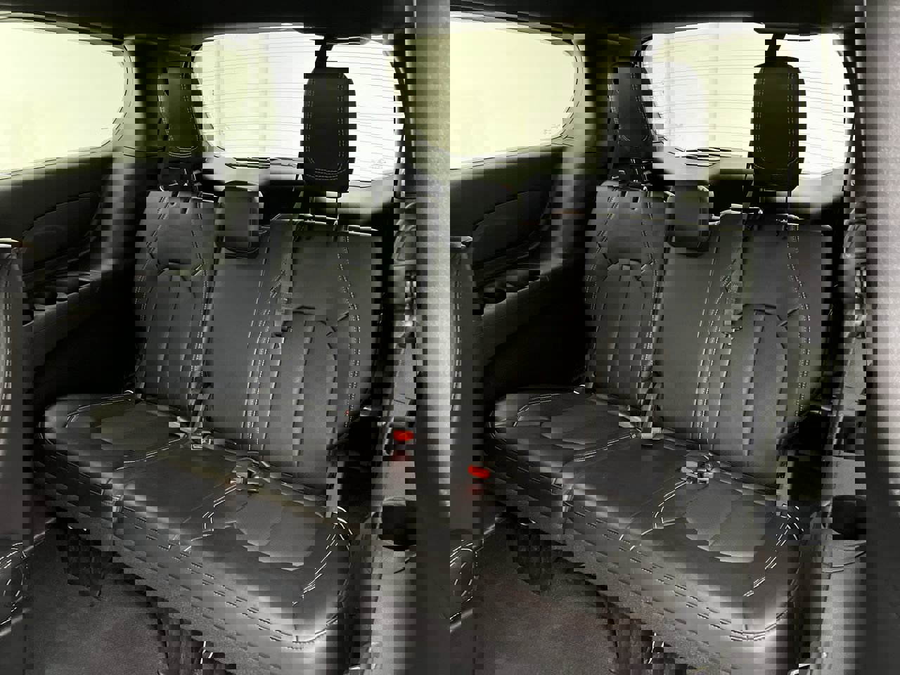 Used 2025 Chrysler Pacifica Select image 12