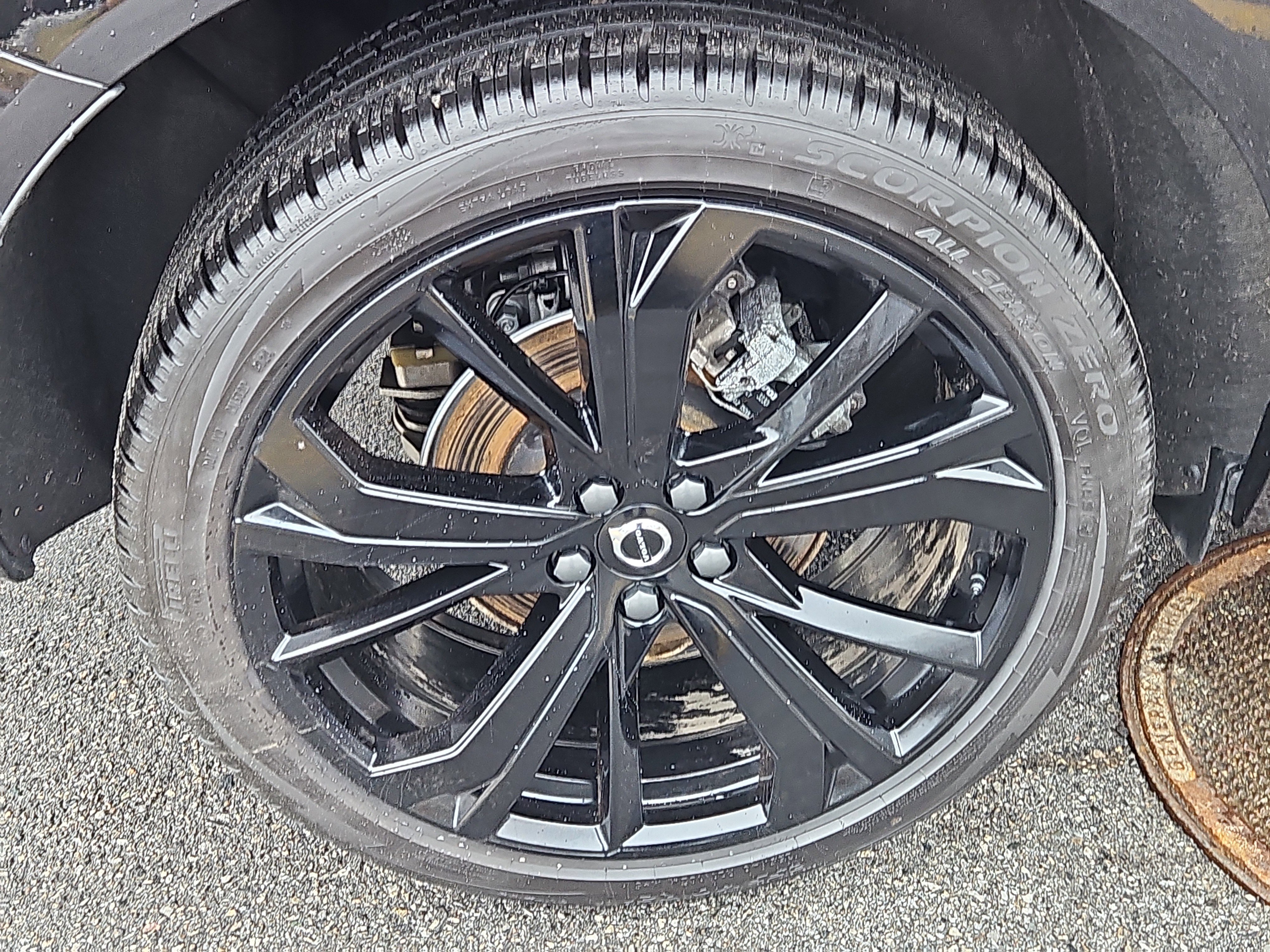 Used 2025 Volvo XC60 B5 Ultra image 32