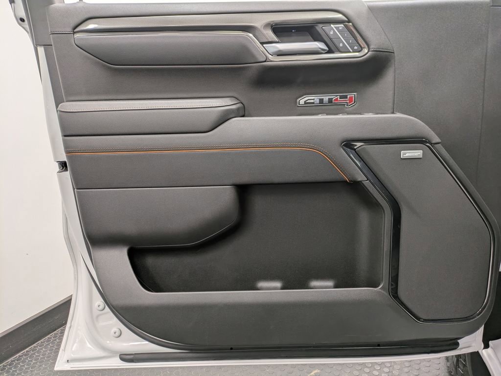 Used 2025 GMC Sierra 1500 AT4 w/ Technology Package image 8