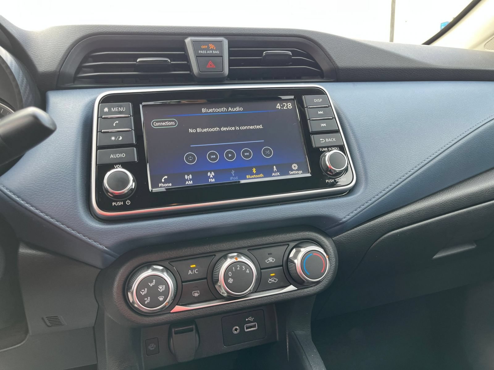 Used 2025 Nissan Versa SV FWD image 19