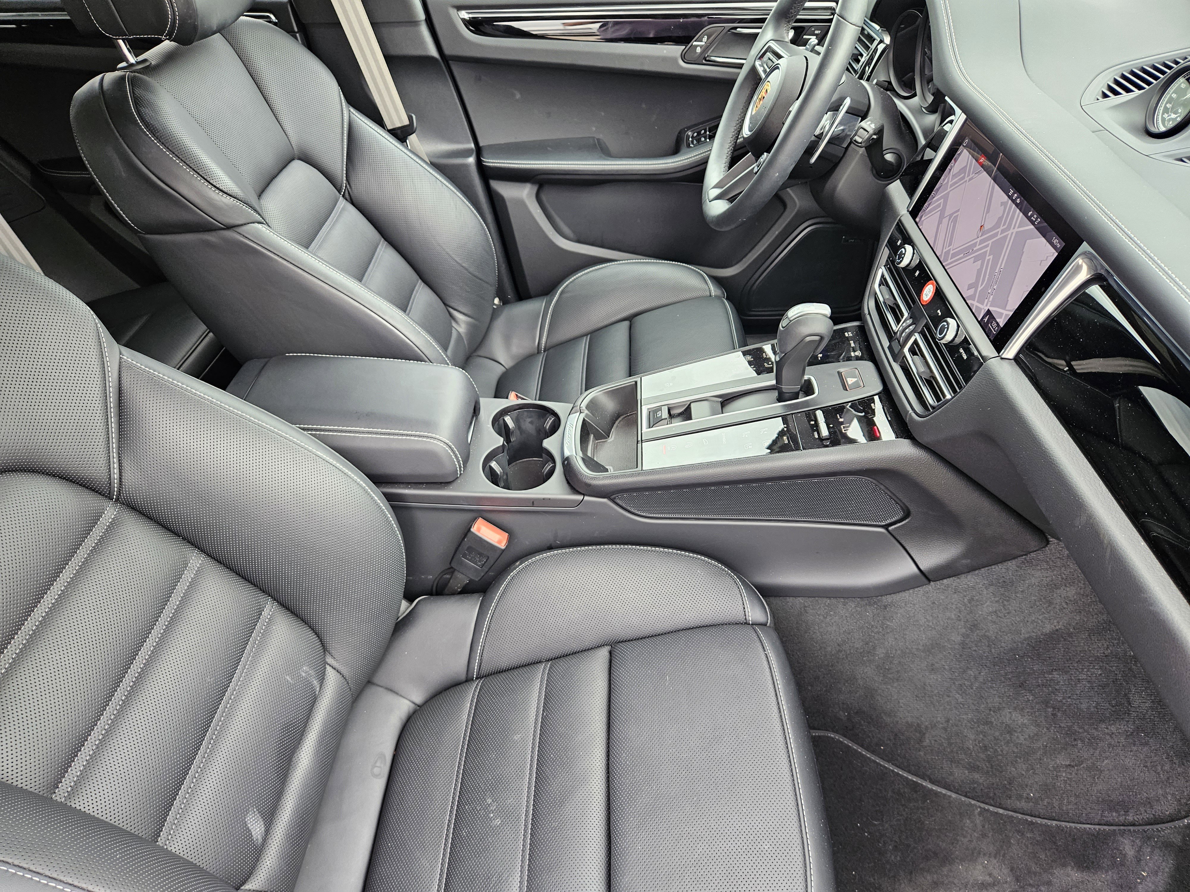 Certified 2025 Porsche Macan image 15