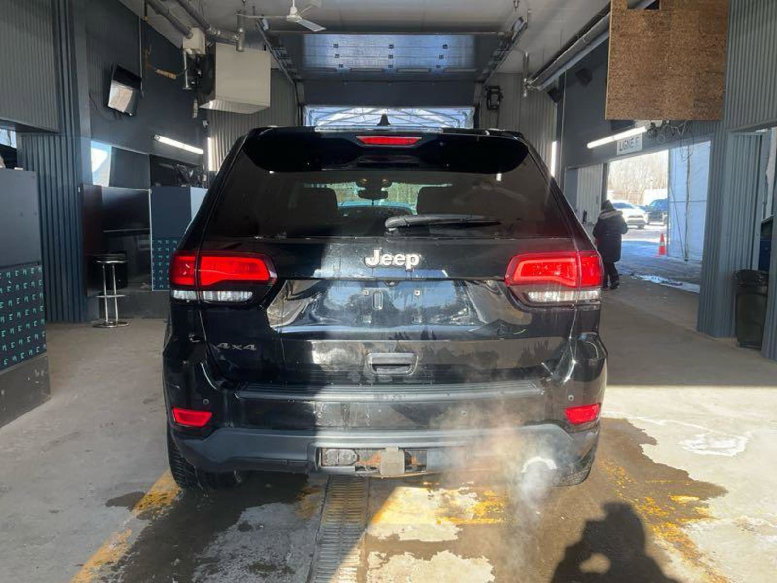 Used 2017 Jeep Grand Cherokee Laredo 75th Anniversary image 10