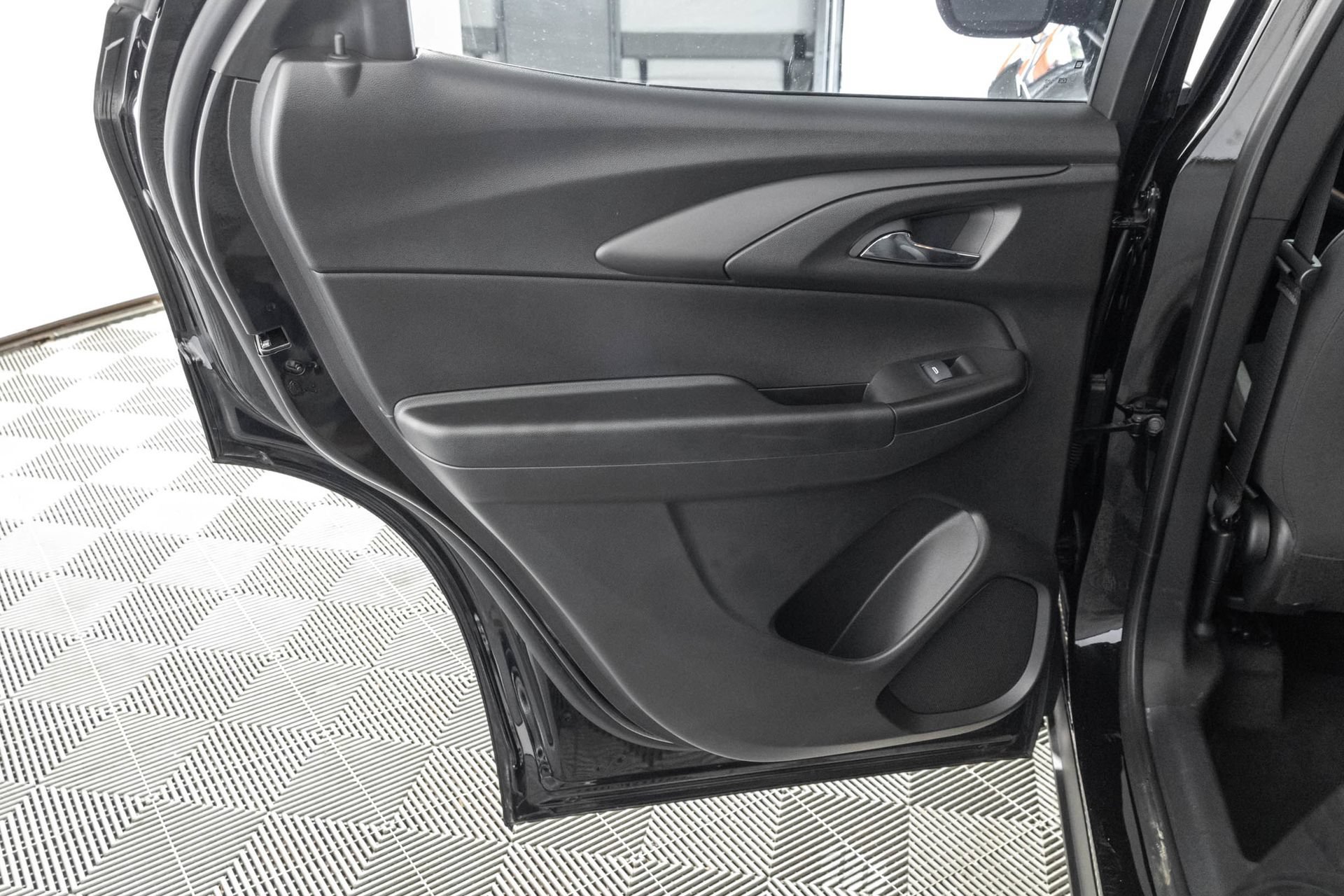 Used 2026 Chevrolet TrailBlazer LS w/ LS Convenience Package FWD image 36