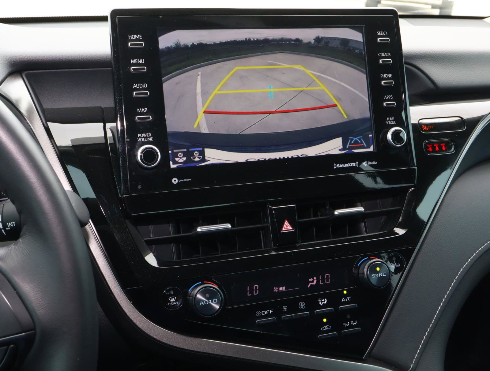 Used 2024 Toyota Camry SE image 29