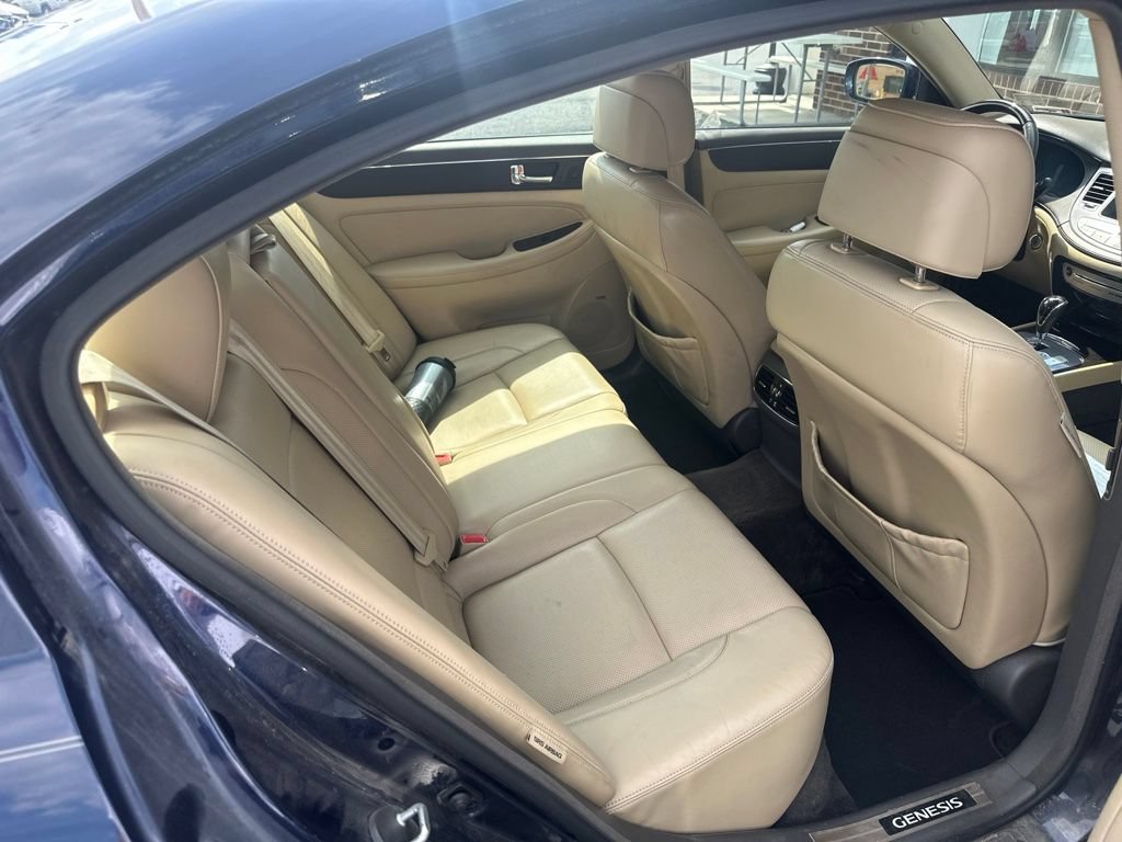 Used 2011 Hyundai Genesis 4.6 RWD image 12